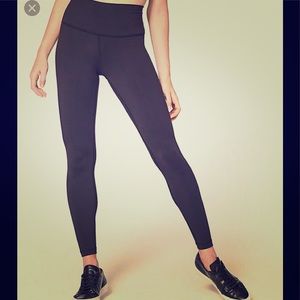 Lululemon wunder under pants size 6